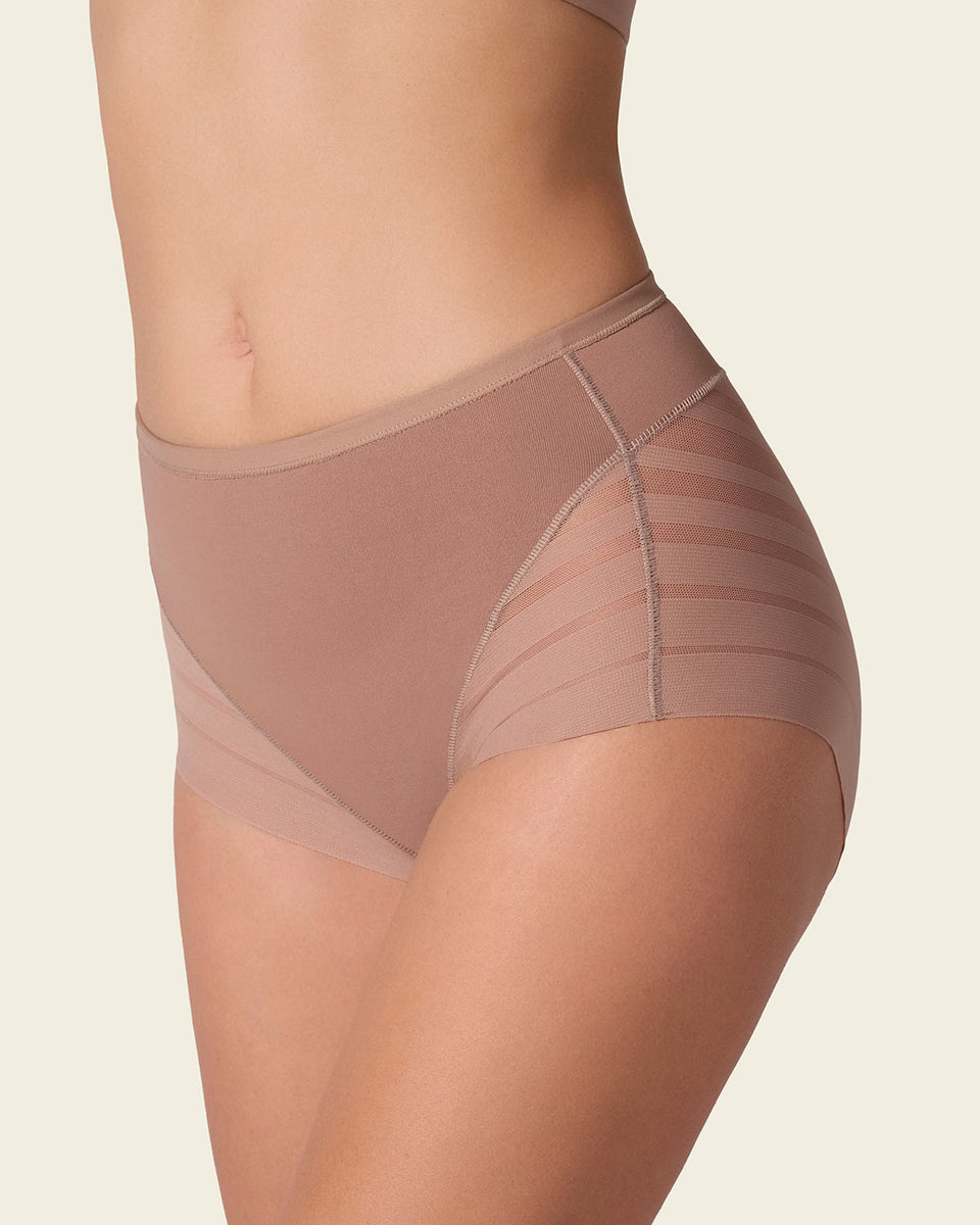 Braga faja clásica con control moderado de abdomen y bandas en tul