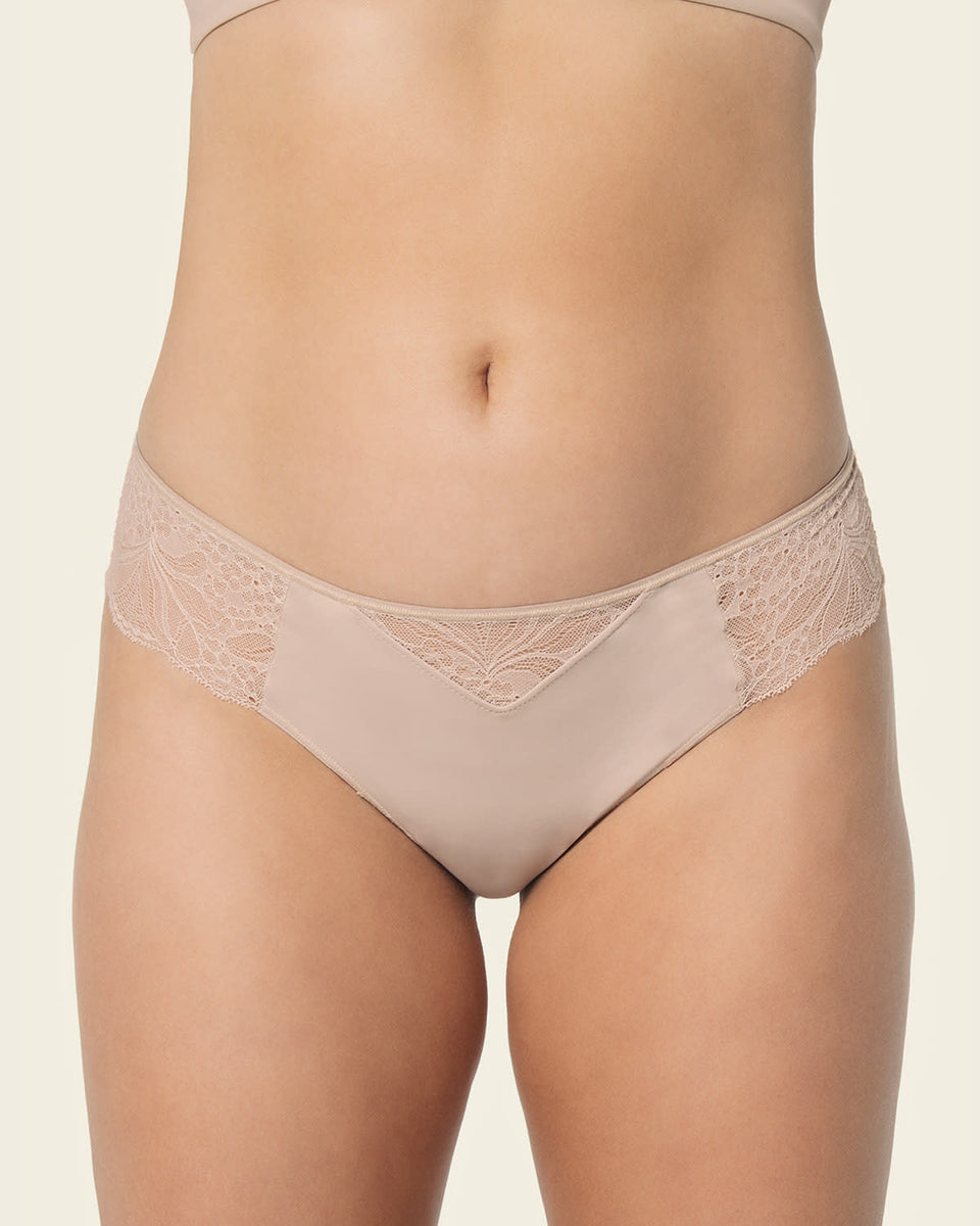 Tanga con laterales en encaje