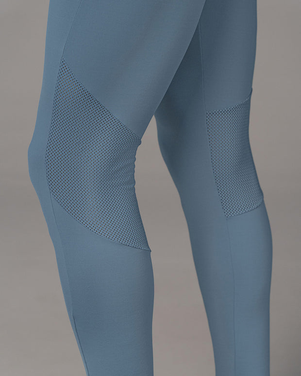 Licra deportiva en microfibra con mallas transpirables para hombre#color_544-azul-medio