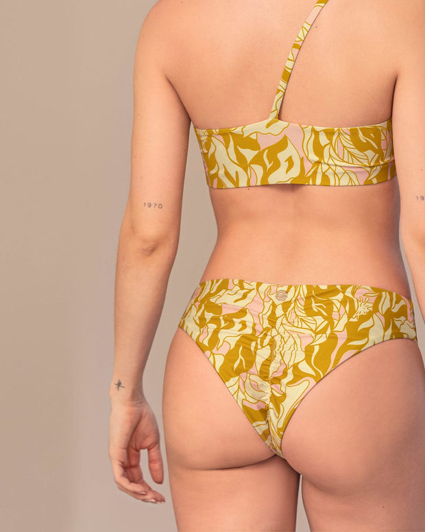 Bikini con top asimétrico ligero y braga con pretina en V#color_100-estampado-floral